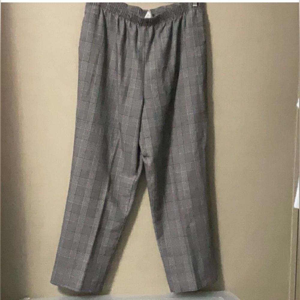 Women’s Gray plaid Pants with pink!
